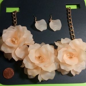 Jewelry floral necklace & earrings